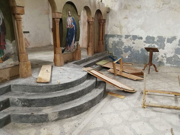 ИЗЛИВ МРЖЊЕ: Током празника оскрнављена српска црква у ФБиХ (ФОТО) 
